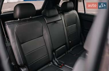 Внедорожник / Кроссовер Volkswagen Tiguan 2019 в 