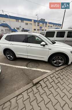 Позашляховик / Кросовер Volkswagen Tiguan 2018 в Чернівцях