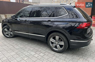 Позашляховик / Кросовер Volkswagen Tiguan 2018 в 