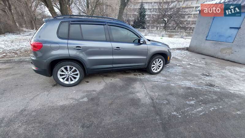 Внедорожник / Кроссовер Volkswagen Tiguan 2015 в Днепре