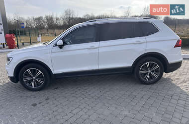 Позашляховик / Кросовер Volkswagen Tiguan 2017 в 