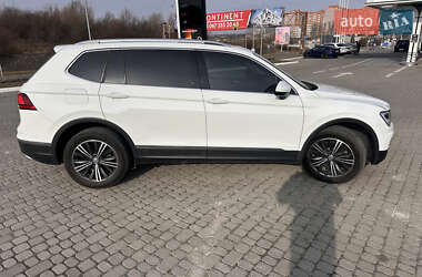 Позашляховик / Кросовер Volkswagen Tiguan 2017 в 