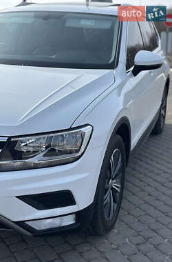 Позашляховик / Кросовер Volkswagen Tiguan 2017 в 