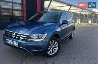 Позашляховик / Кросовер Volkswagen Tiguan 2017 в Рівному