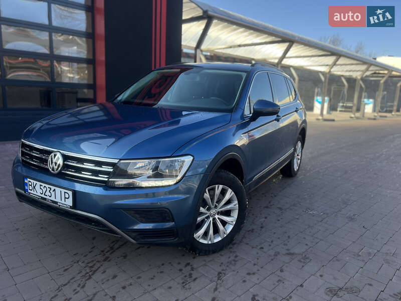 Внедорожник / Кроссовер Volkswagen Tiguan 2017 в Ровно