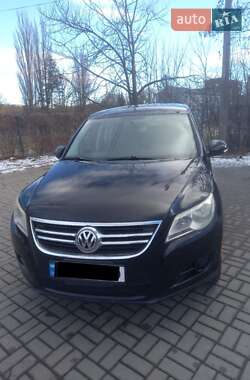 Позашляховик / Кросовер Volkswagen Tiguan 2010 в Чернівцях