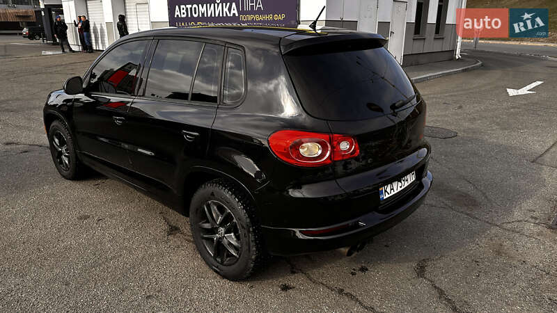 Внедорожник / Кроссовер Volkswagen Tiguan 2010 в Киеве