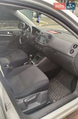 Внедорожник / Кроссовер Volkswagen Tiguan 2015 в 