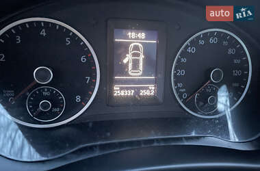 Позашляховик / Кросовер Volkswagen Tiguan 2010 в 