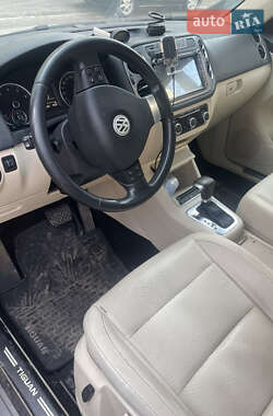 Позашляховик / Кросовер Volkswagen Tiguan 2010 в 