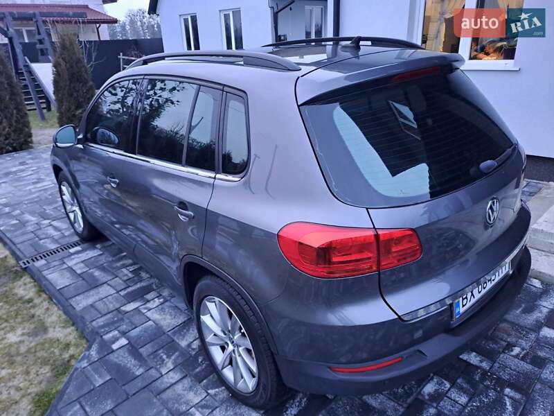 Внедорожник / Кроссовер Volkswagen Tiguan 2012 в Славуте