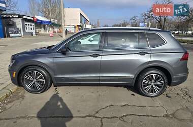 Внедорожник / Кроссовер Volkswagen Tiguan 2017 в 