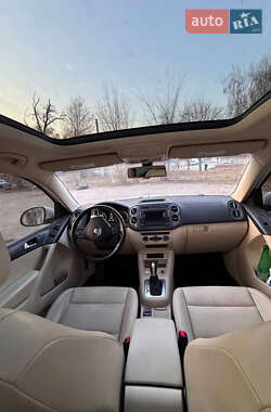 Внедорожник / Кроссовер Volkswagen Tiguan 2016 в 