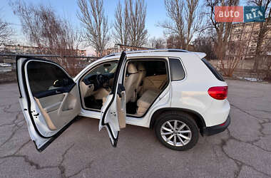 Внедорожник / Кроссовер Volkswagen Tiguan 2016 в 
