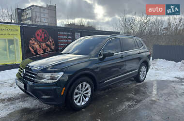 Внедорожник / Кроссовер Volkswagen Tiguan 2018 в 