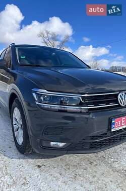 Внедорожник / Кроссовер Volkswagen Tiguan 2018 в Ромнах