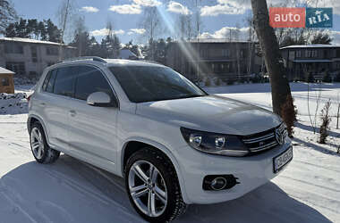 Позашляховик / Кросовер Volkswagen Tiguan 2015 в Києві