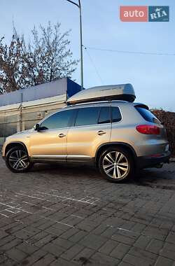 Позашляховик / Кросовер Volkswagen Tiguan 2011 в Ужгороді