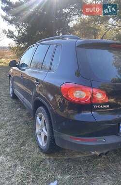 Внедорожник / Кроссовер Volkswagen Tiguan 2008 в Буске