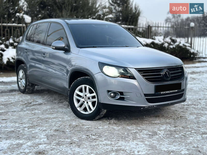 Позашляховик / Кросовер Volkswagen Tiguan 2010 в Харкові