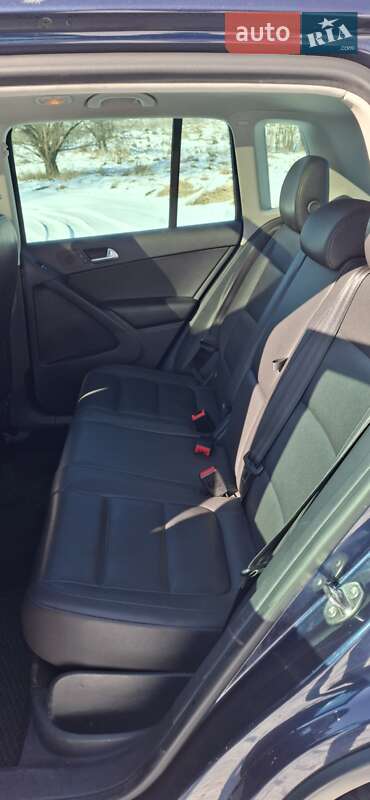 Внедорожник / Кроссовер Volkswagen Tiguan 2015 в Ворзеле
