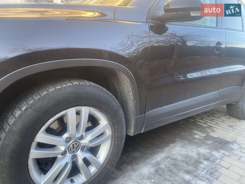Внедорожник / Кроссовер Volkswagen Tiguan 2015 в Ровно