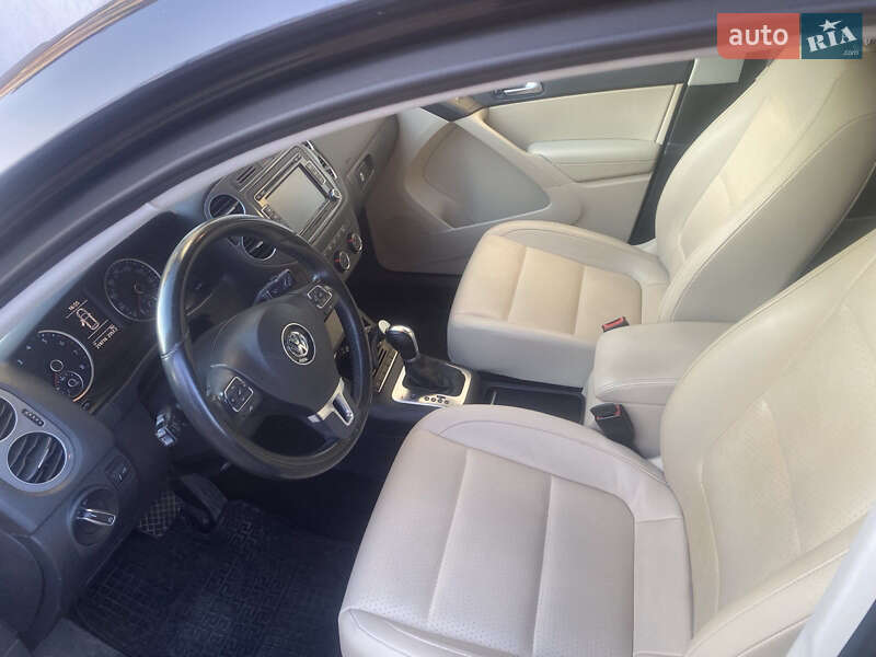 Внедорожник / Кроссовер Volkswagen Tiguan 2015 в Ровно