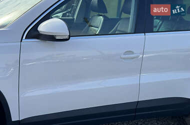Внедорожник / Кроссовер Volkswagen Tiguan 2010 в 