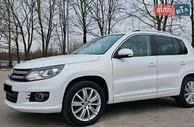 Позашляховик / Кросовер Volkswagen Tiguan 2015 в 