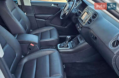 Позашляховик / Кросовер Volkswagen Tiguan 2015 в 