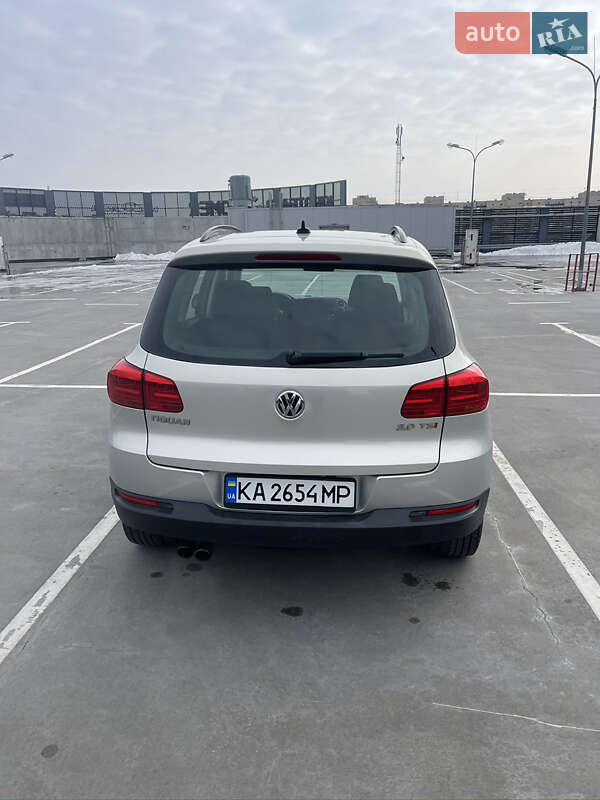 Позашляховик / Кросовер Volkswagen Tiguan 2015 в Києві