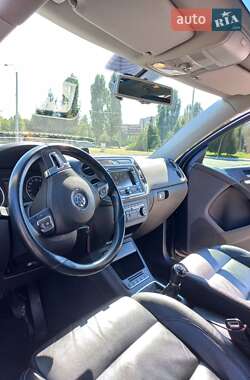 Внедорожник / Кроссовер Volkswagen Tiguan 2012 в 