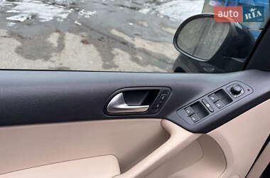 Внедорожник / Кроссовер Volkswagen Tiguan 2016 в 