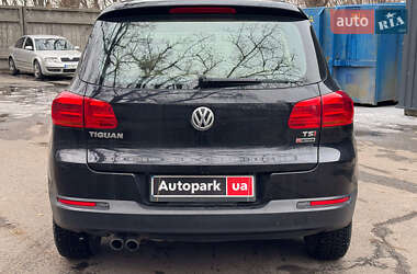Внедорожник / Кроссовер Volkswagen Tiguan 2016 в 