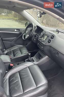 Внедорожник / Кроссовер Volkswagen Tiguan 2012 в 