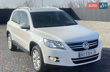 Внедорожник / Кроссовер Volkswagen Tiguan 2010 в Виноградове