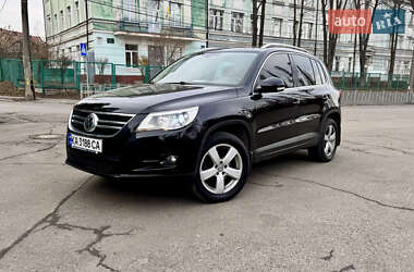 Внедорожник / Кроссовер Volkswagen Tiguan 2009 в Киеве