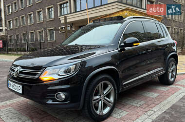 Внедорожник / Кроссовер Volkswagen Tiguan 2016 в Киеве