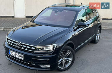 Внедорожник / Кроссовер Volkswagen Tiguan 2017 в 