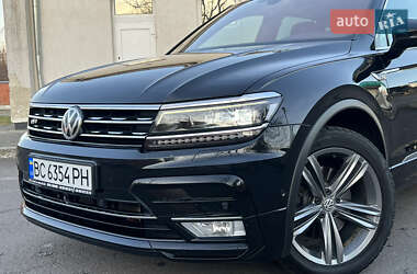 Внедорожник / Кроссовер Volkswagen Tiguan 2017 в 