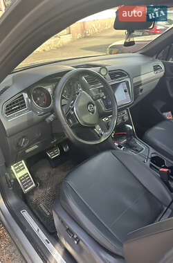 Внедорожник / Кроссовер Volkswagen Tiguan 2019 в 