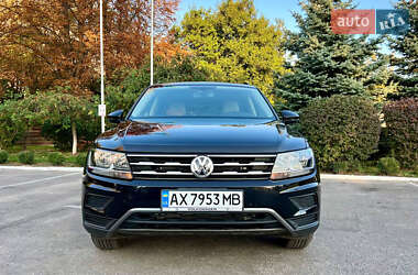 Внедорожник / Кроссовер Volkswagen Tiguan 2020 в 