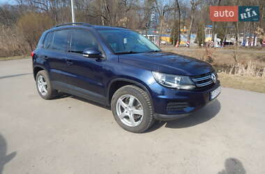 Внедорожник / Кроссовер Volkswagen Tiguan 2015 в 