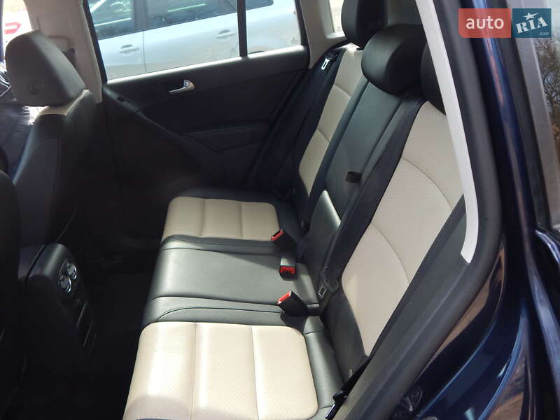 Внедорожник / Кроссовер Volkswagen Tiguan 2015 в Калуше