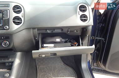 Внедорожник / Кроссовер Volkswagen Tiguan 2015 в 