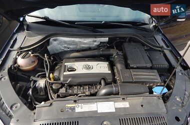 Внедорожник / Кроссовер Volkswagen Tiguan 2015 в 