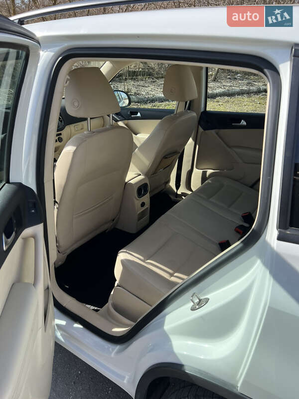 Позашляховик / Кросовер Volkswagen Tiguan 2015 в Ізяславі