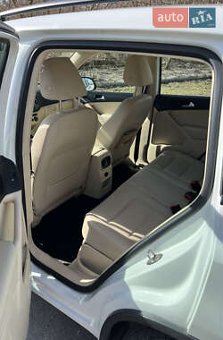Внедорожник / Кроссовер Volkswagen Tiguan 2015 в 