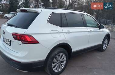 Внедорожник / Кроссовер Volkswagen Tiguan 2018 в 