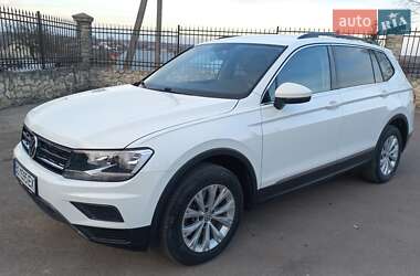 Внедорожник / Кроссовер Volkswagen Tiguan 2018 в 